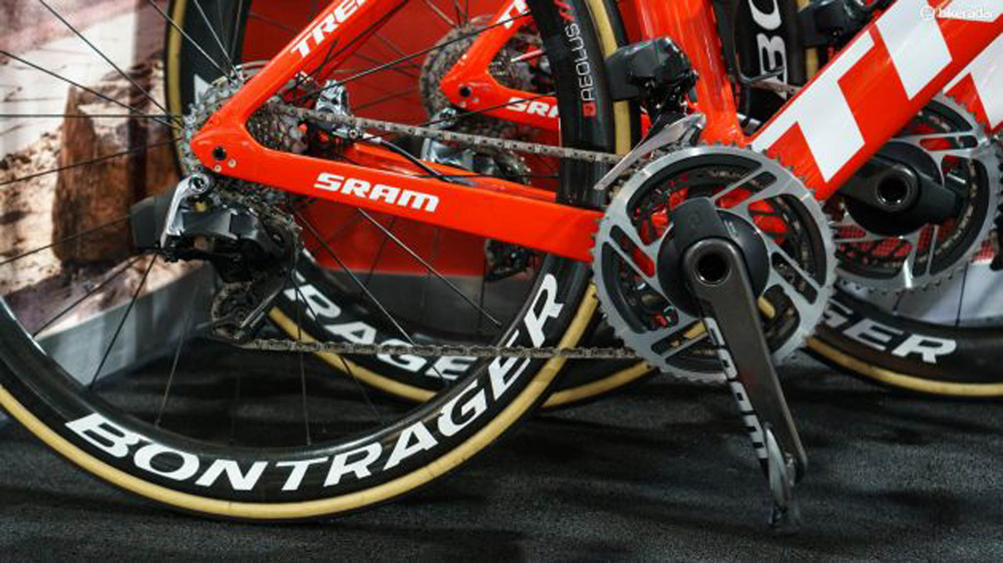 12-rýchlostné radenie SRAM eTap je na všetkých bicykloch tímov Trek-Segafredo a Alpecin-Katusha.