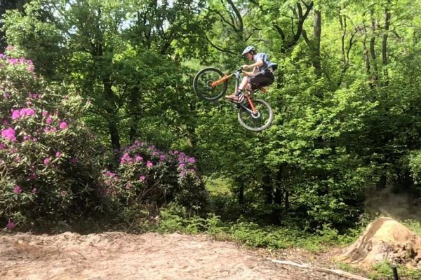  Vybrať si veľký krík ako dopad skoku asi nebude najlepší nápad