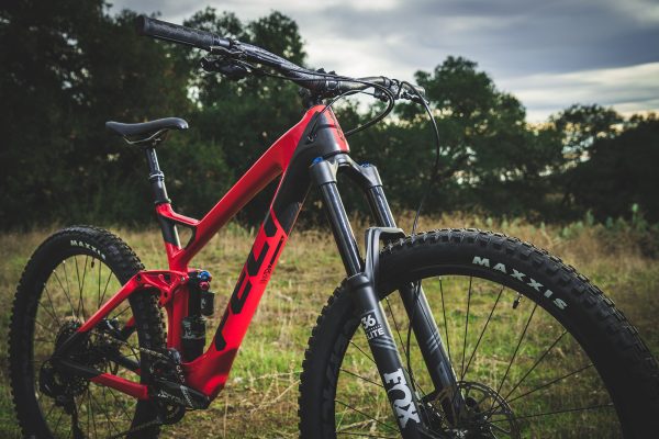 Felt predstavuje vynovené karbónové enduro Compulsion