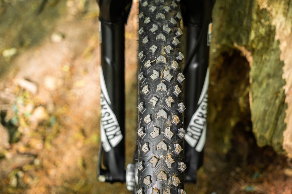 Test: Plášte Hutchinson Taipan