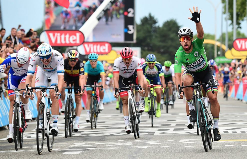 Peter Sagan vyhral trin&aacute;stu etapu Tour de France po z&aacute;verečnom &scaron;purte