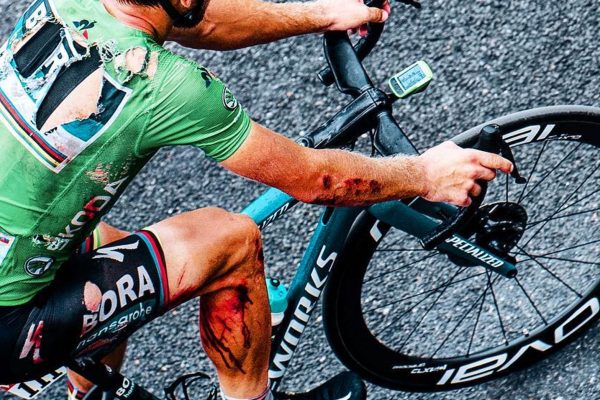 Sagan bude na Tour pokračovať aj so zraneniami, rozhodol tím Bora