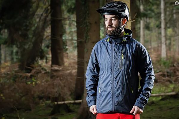 Test: Nepremokavá bunda Specialized Deflect H2O Mountain