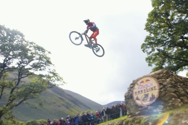  Pozrite si celý záznam a víťazné jazdy z pretekov Red Bull Hardline 2018