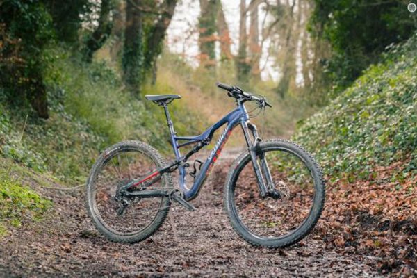 Test: Dámsky Specialized Camber Comp Carbon