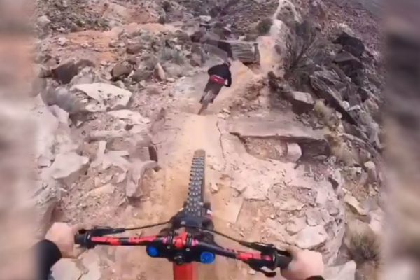 Cam Zink si pri tréningu vykĺbil rameno a jeho štart na Rampage je otázny (+video)