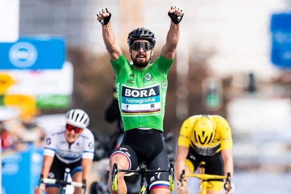 Sagan vyhral exhibičn&eacute; krit&eacute;rium v &Scaron;anghaji, v &scaron;purte porazil v&iacute;ťaza Tour de France