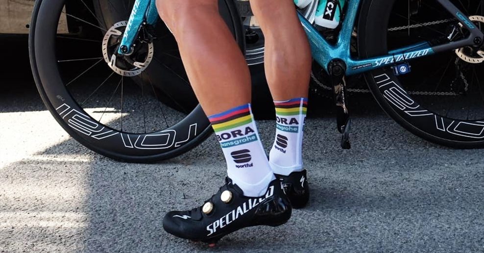 UCI stanovila limity pre v&yacute;&scaron;ku ponožiek. Pozrite si, ak&eacute; ponožky bud&uacute; v pelot&oacute;ne zak&aacute;zan&eacute;