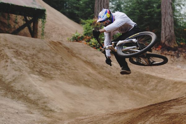  Musíte vidieť: Nové video Brandona Semenuka AIM je opäť (nielen) vizuálnym zážitkom