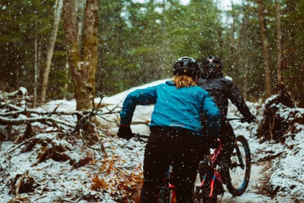  Video: Kanadská cyklistka si užíva jazdu po zamrznutých trailoch v Quebecu