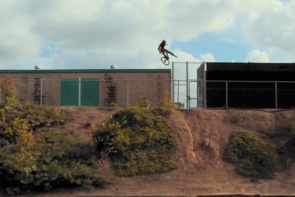  Musíte vidieť: MTB street nakladačka na zjazďáku aj dirte, v uliciach i skateparku