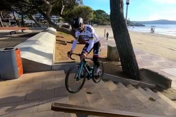  Video: Sagan opäť skákal po schodoch. Pozrite si, ako trénuje Bora na Malorke