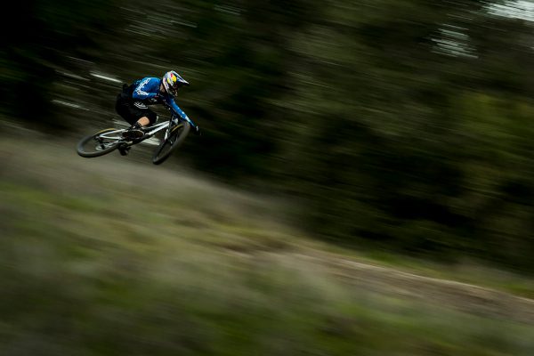  Musíte vidieť: Brandon Semenuk v temnom edite oznámil spoluprácu s Etnies