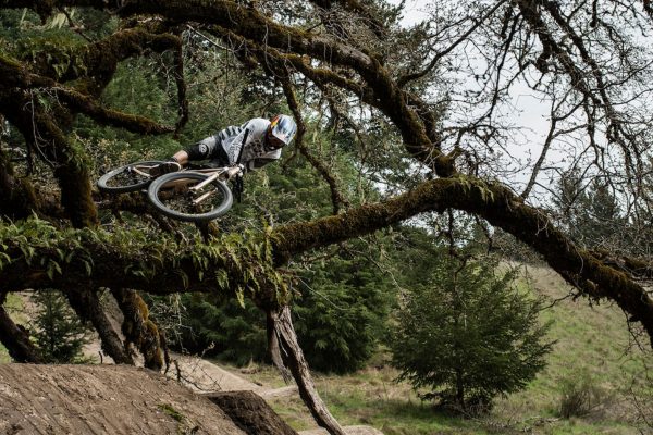  Brandon Semenuk & Rupert Walker: Pozrite si všetky videá roku 2018 z produkcie Revel Co