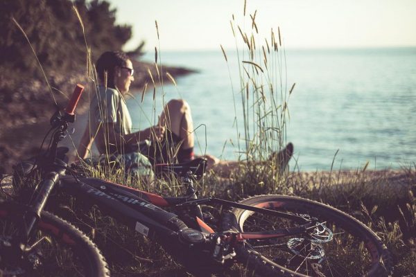 S&uacute; r&yacute;chle, tich&eacute;, ekologick&eacute; a nespot&iacute;te sa. Preč&iacute;tajte si 10 pozit&iacute;v elektrobicyklov