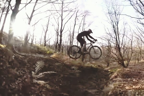  Video: Elliot Heap zobral nový Digger na traily a posunul hranice gravelu na úplne nový level