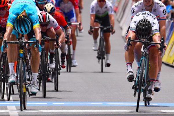  Peter Sagan vyhral tretiu etapu Tour Down Under po skvelom záverečnom šprinte