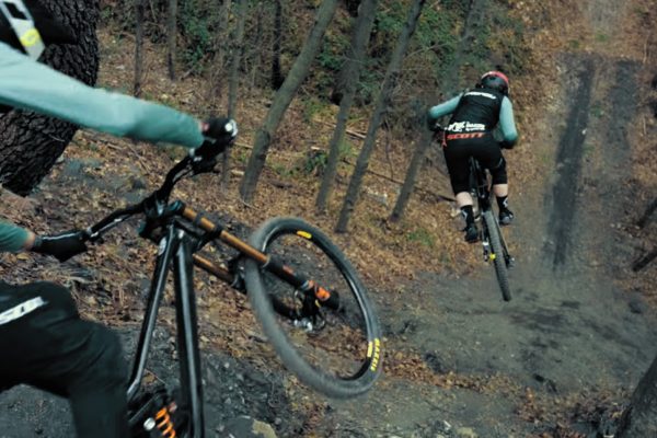  Video: Scott DH Factory t&iacute;m &ndash; Brendog a tri nov&eacute; tv&aacute;re na nov&yacute;ch prototypoch Scottu