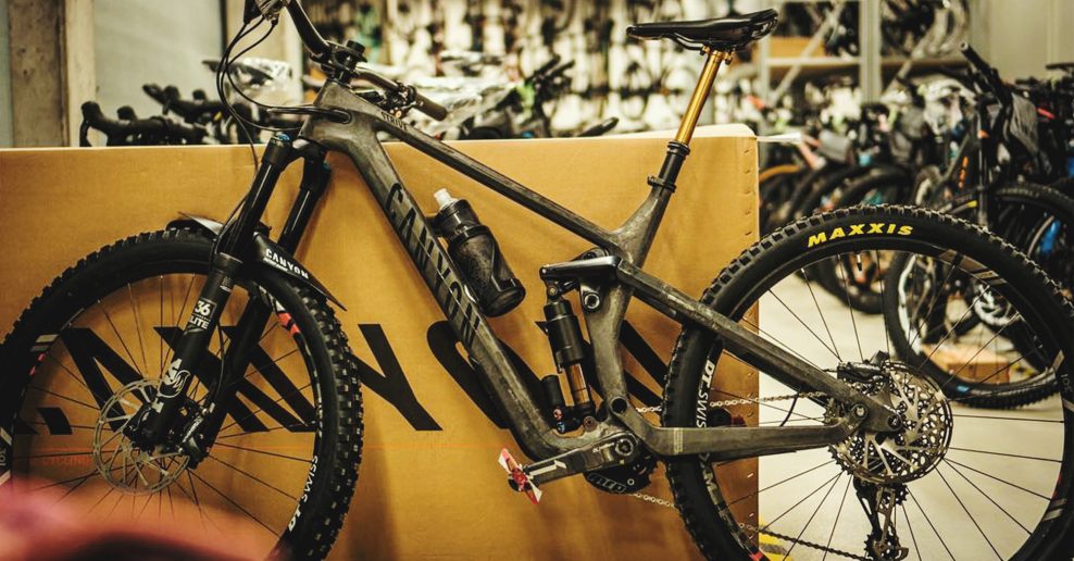Prečo profesionáli jazdia na karbónových bicykloch a prečo vám to môže byť úplne jedno