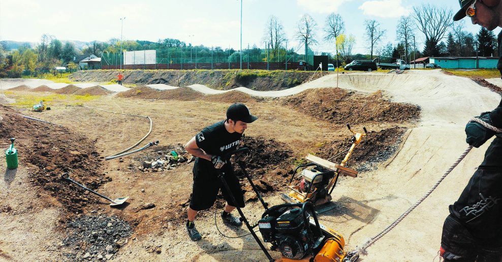 Fenomén pumptrack: Ako si postaviť pumptrack vo vlastnom meste a koľko to stojí?