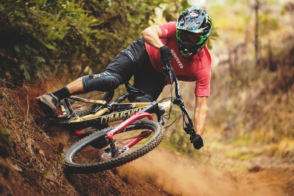  Musíte vidieť: Keď víťaz svetového pohára v zjazde presadne na trail bike
