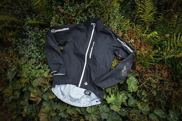 Test: Nepremokavá bunda Sweet Protection Delirious