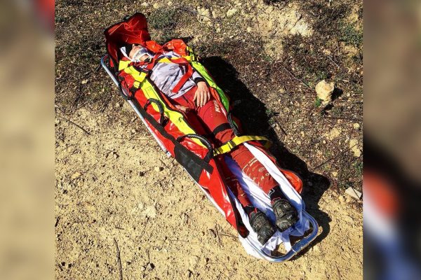 Víťazka EWS 2018 Cecile Ravanel spadla pri tréningu a vážne si poranila chrbticu