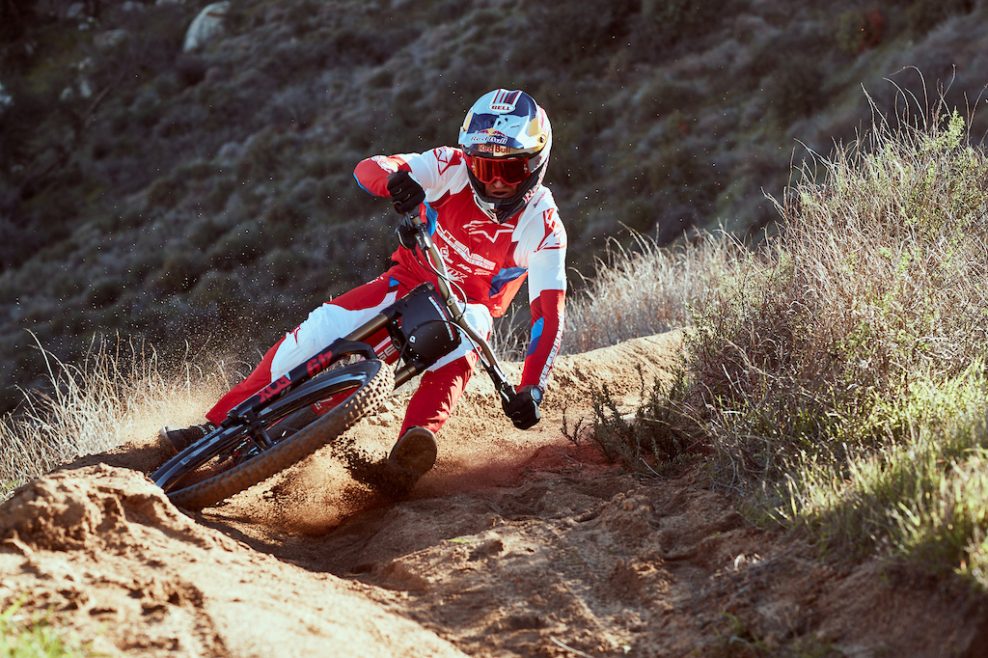  Video: Aaron Gwin vyhral prvé preteky za Intense Factory Racing