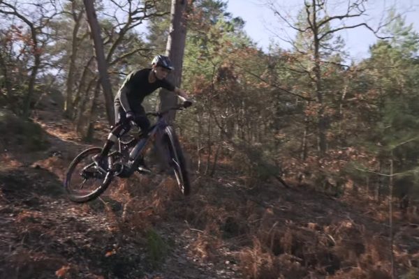  Video: William Robert jazdí na elektrobicykli s ľahkosťou, akoby ani nebol na e-biku