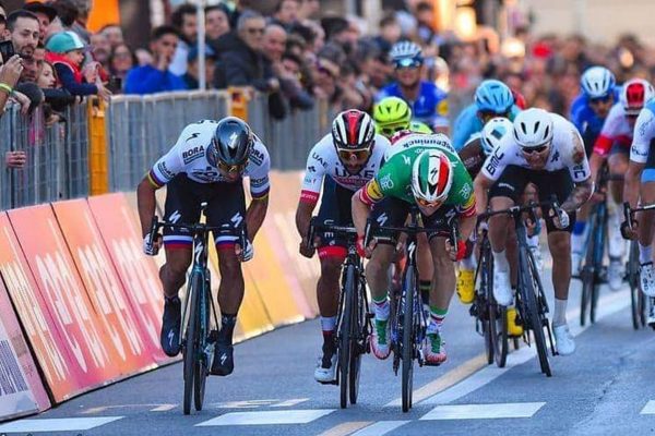Video: Peter Sagan skončil druhý v tretej etape Tirreno-Adriatico