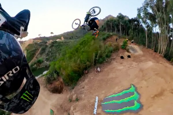  Musíte vidieť: Najlepšie GoPro zábery zo šialene obrovských skokov na Darkfeste 2019