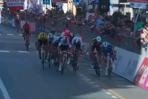 Video: Peter Sagan skončil štvrtý na klasike Miláno – San Remo, zvíťazil silný Alaphilippe