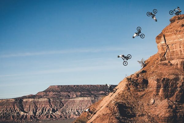  Musíte vidieť: Šialená jazda a obrovské triky v podaní Toma Van Steenbergena a Ethana Nella