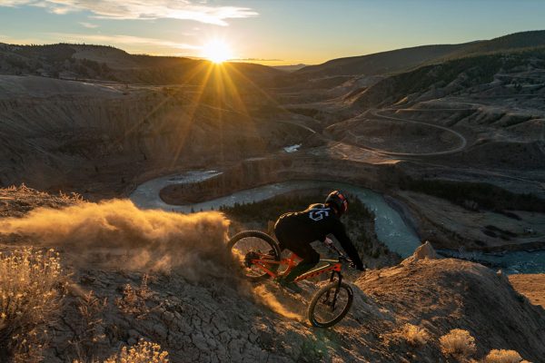  Video: Adrenalín v extrémne strmom kaňone Farwell s Alexom Volokhovom