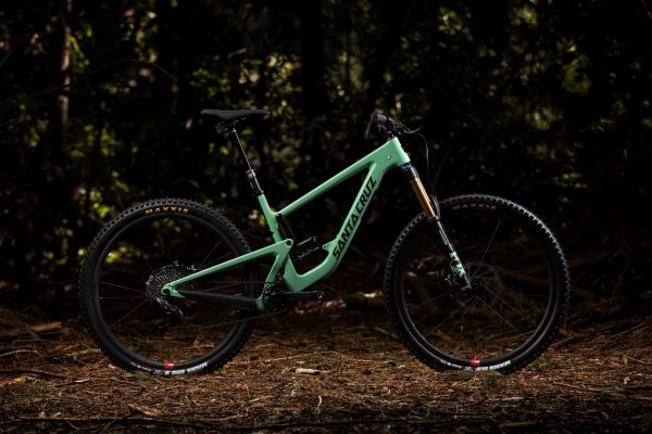 Santa Cruz predstavuje nové enduro Megatower s 29-palcovými kolesami (detaily, ceny, fotogaléria)