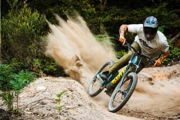 Video: Trojica Kanaďanov sa baví na austrálskych trailoch