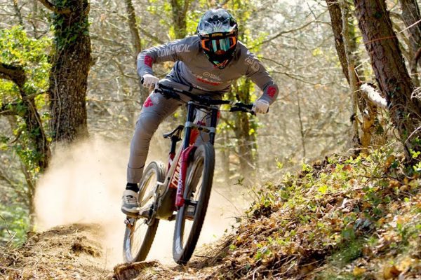  Video: Takto si Amaury Pierron užíva jazdenie počas voľna medzi pretekmi