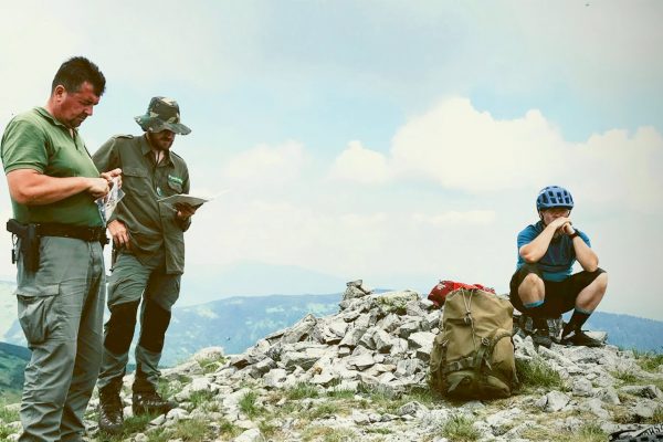 P&aacute;ni s pi&scaron;toľami za opaskom pokutuj&uacute; cyklistov: Hlavn&yacute; hrebeň N&iacute;zkych Tatier nie je cyklotrasa