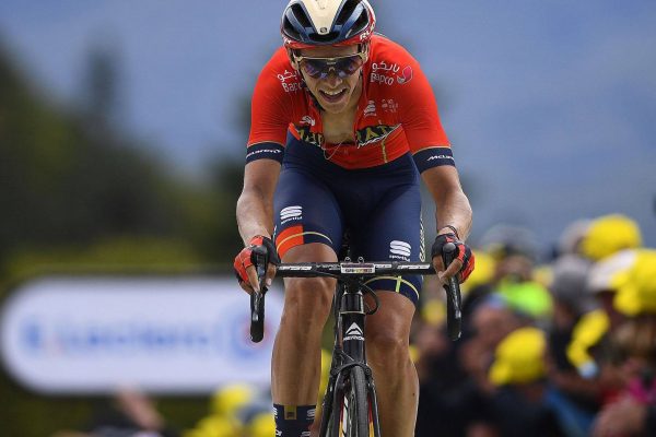 Prvú náročnú horskú etapu na Tour de France vyhral Teuns, žltý dres si oblečie Ciccone
