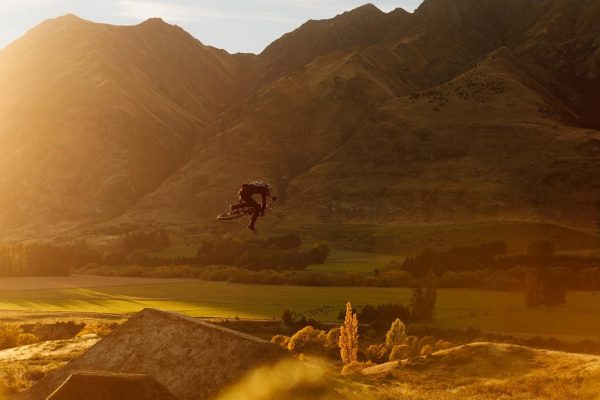  Musíte vidieť: Brandon Semenuk predvádza flow a štýlovú jazdu v novom edite Midpoint z Nového Zélandu