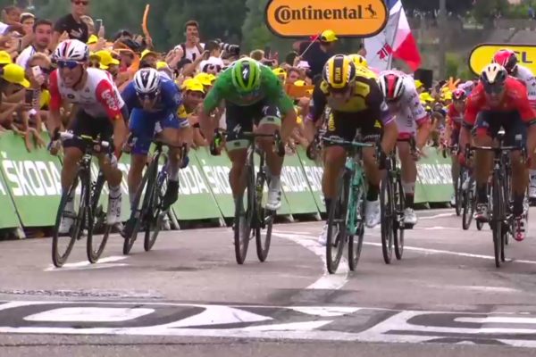 Sagan skončil tretí v najdlhšej etape Tour de France 2019, špurt vyhral Groenewegen