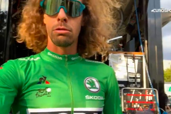  Video: Daniel Oss si uťahuje zo Sagana, ukradol mu zelený dres a dokonale ho sparodoval