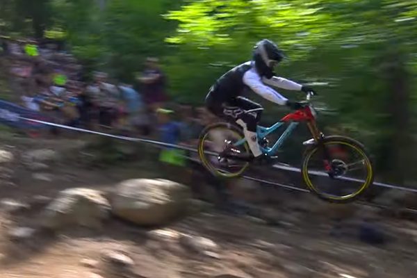  Video: Pozrite si šialenú víťaznú jazdu Laurieho Greenlanda zo svetového pohára vo Val di Sole