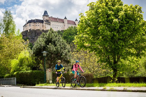 Objavte na bicykloch zanietenosť pre tradíciu v rakúskom Rosenburgu