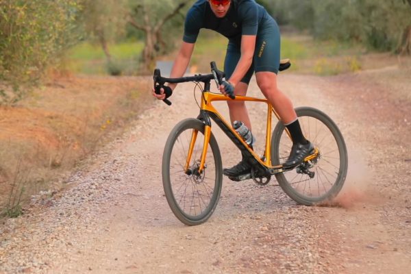 Novinka: Scott Addict Gravel 10