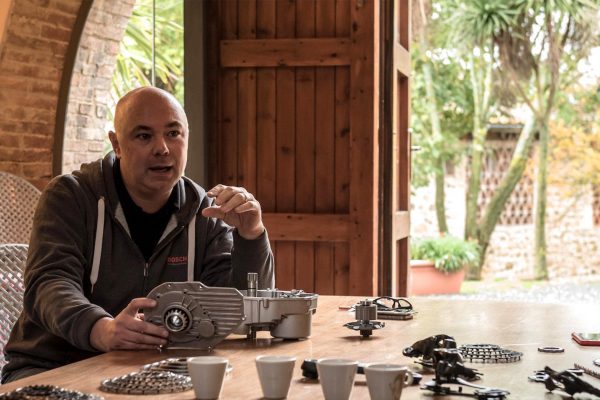 Nehádžte baterky e-bikov do záchodu, neoplatí sa to