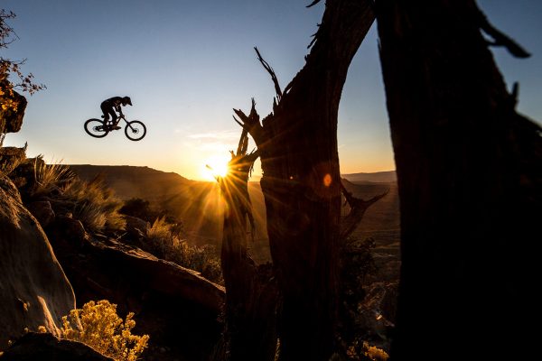 Video: Tréningové jazdy na Rampage 2019 pri krásnom západe slnka