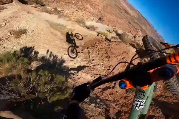 Video: Pozrite si šialenú jazdu Brendoga na Rampage 2019 z jeho helmy (POV)