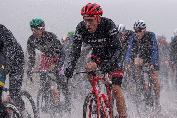 Video: Zostrih z náročných a upršaných cestných Majstrovstiev sveta v Yorkshire