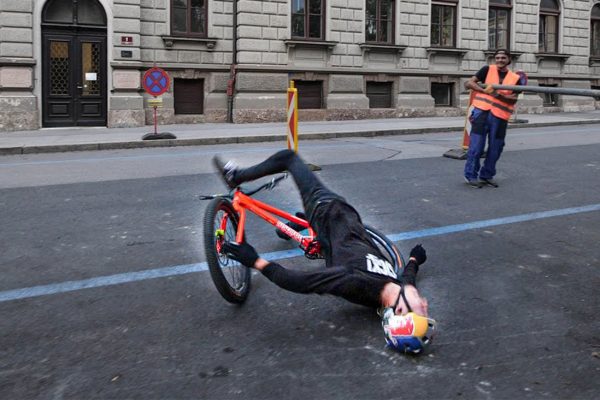  Video: Pozrite si tie najhoršie pády Fabia Wibmera z natáčania Wibmer’s Law